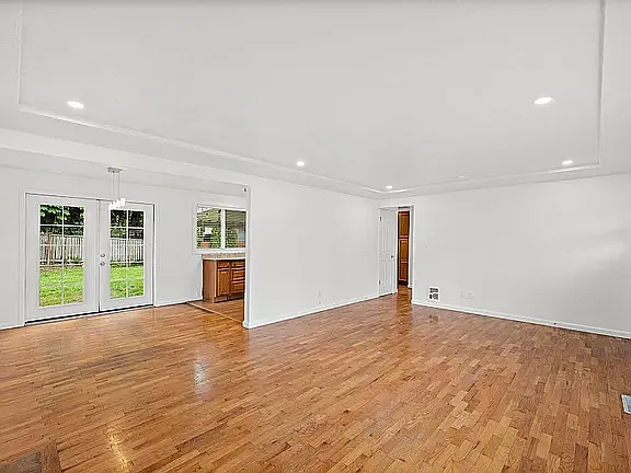 118 Violet Meadow St E — Photo 6
