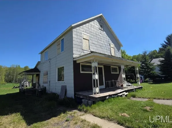 37 Allen St, Iron River, MI 49935