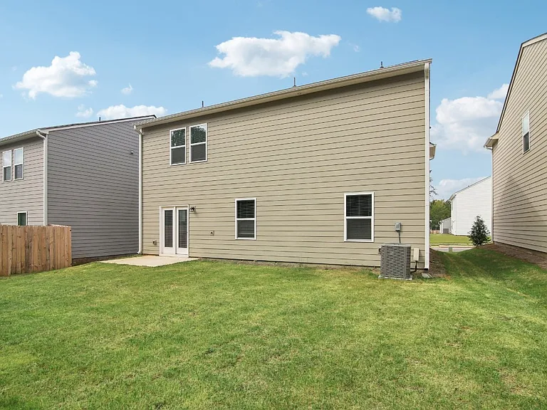 136 Saginaw Ct — Photo 17