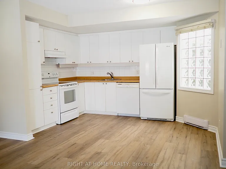 77 Mill St E #10 — Photo 8