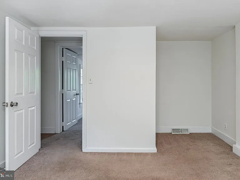 319 Wolfe St #1/2 — Photo 22
