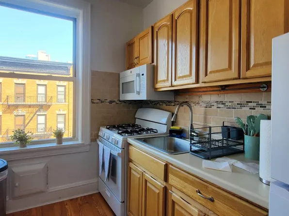 29-01 39th Avenue image 9 of 10