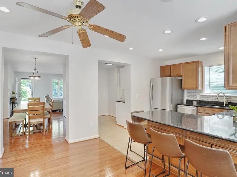 3908 Egan Dr — Photo 3
