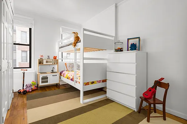 Sold by Poljan Properties Inc. | media 16