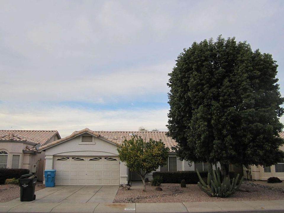 1st image of 2822 E Pontiac Dr