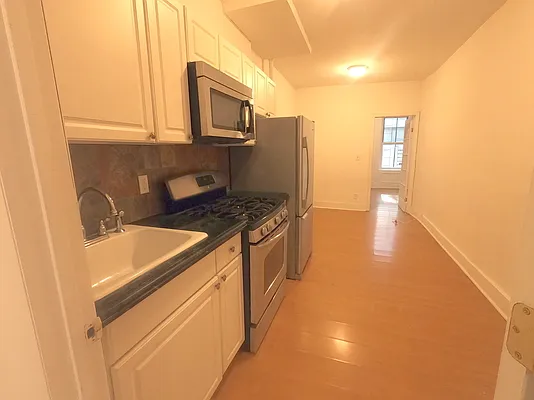 Rented by Dream NYC LLC | media 8