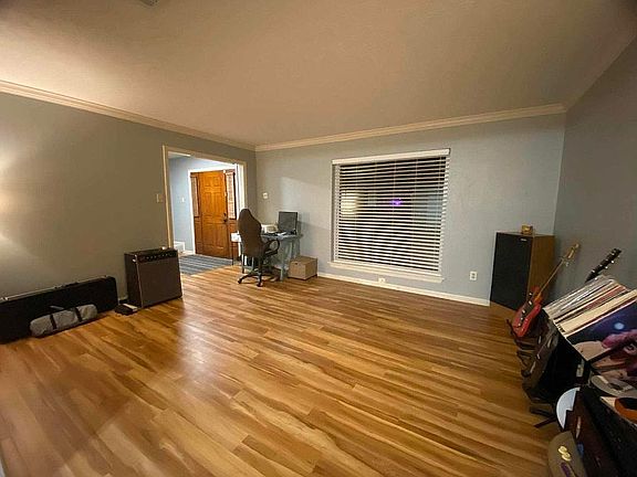3rd image of 6906 Elmscott Dr