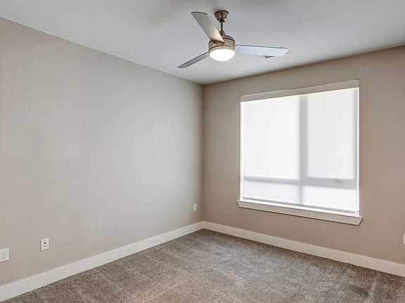 4th image of 2413 W Hazelwood St Unit 80