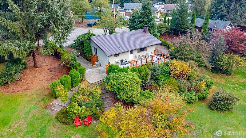 2nd image of 371 Lakeside Drive
