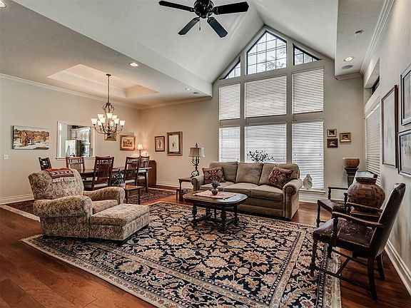 5th image of 1032 Riviera Dr