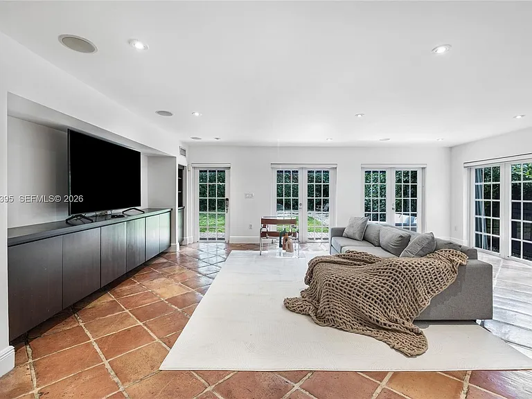 4150 Ventura Ave — Photo 9