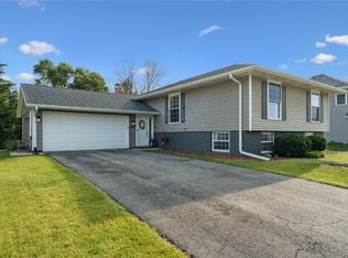3960 Willowood Ave, Marion, IA 52302
