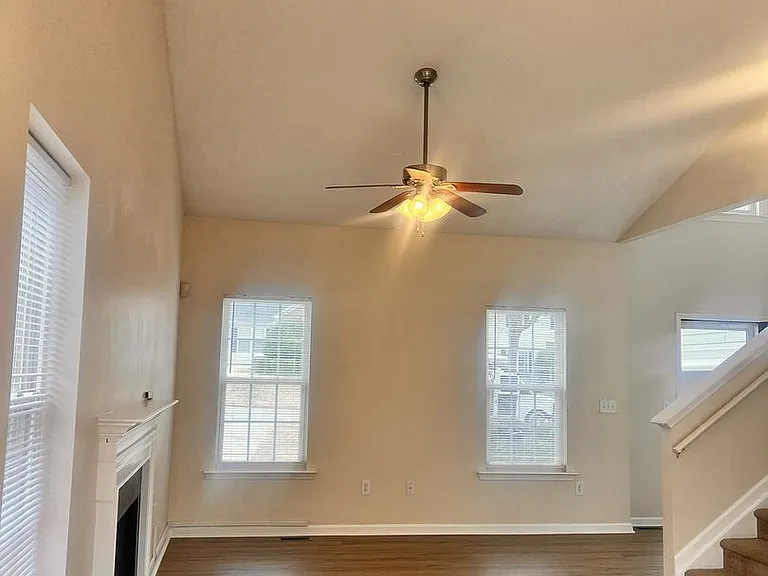 110 Shelby Ct — Photo 16