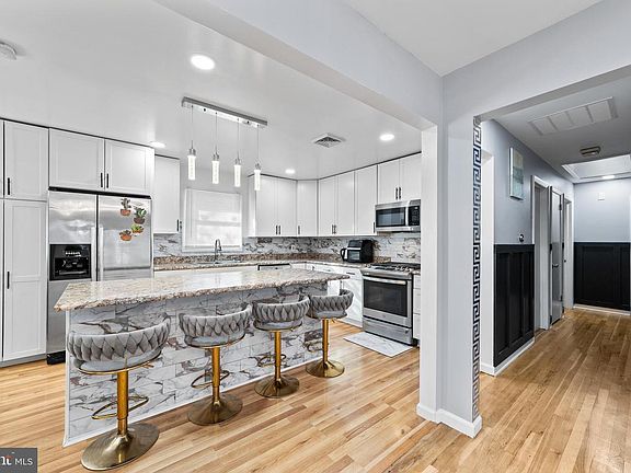 3rd image of 410 Lewistown Rd