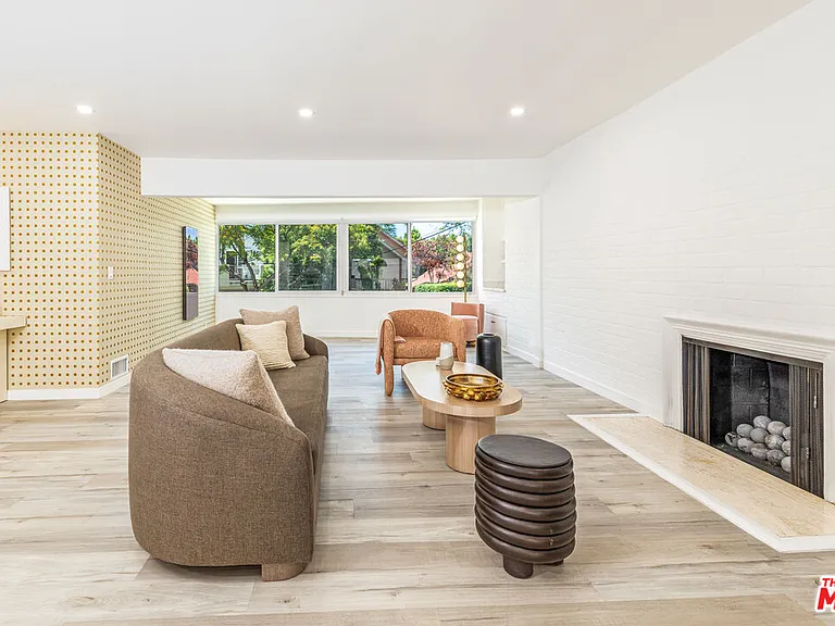 8911 Cynthia St #7 — Photo 4