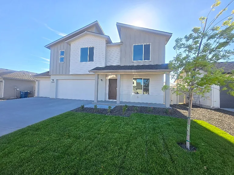 15276 Fuchsia Ave — Photo 2