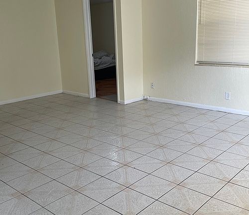 4th image of 424 NW 44th St #424