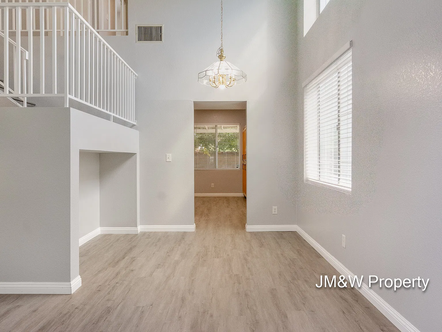39516 Dunbar St — Photo 4