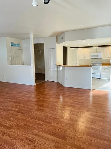 425 S 46th Pl #D Photo 1 425 S 46th Pl #D Photo 1