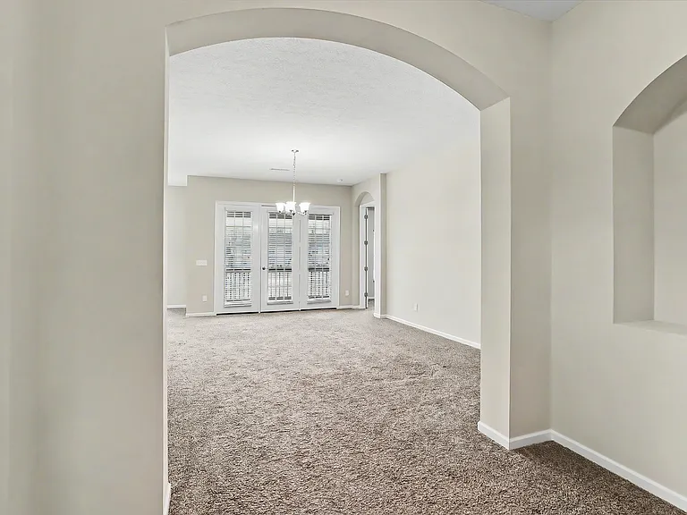 800 Redwood Ln — Photo 5