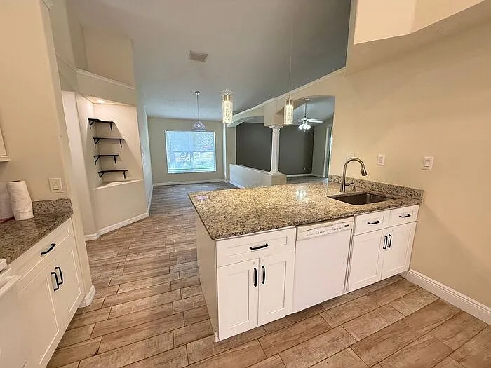 1221 Singleton Cir — Photo 5