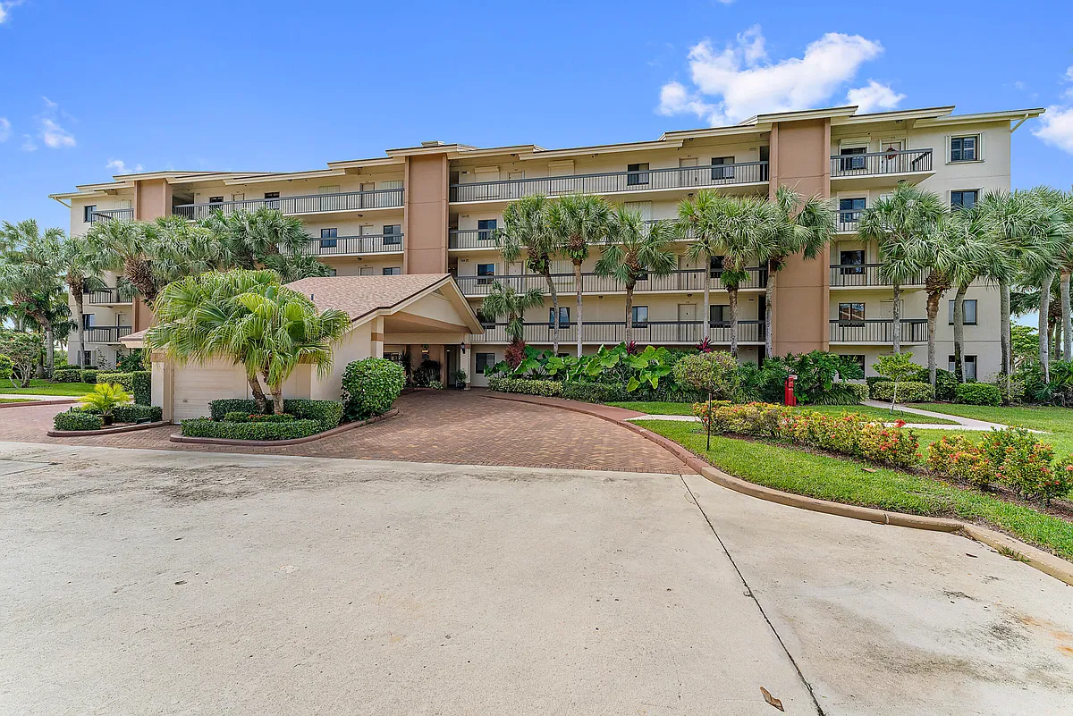 Building Photo - 1001 Seafarer Cir #204