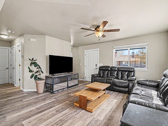 4th image of 442 Laurel Ave