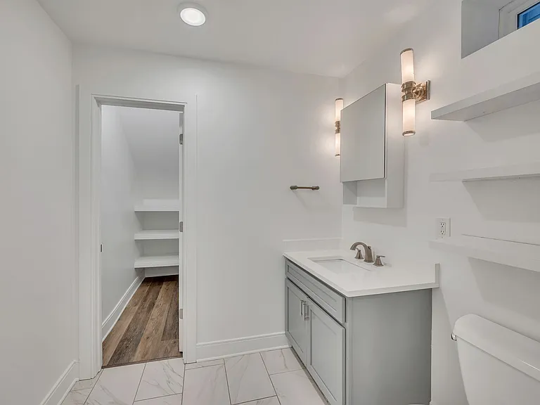 807B Porter Rd — Photo 14