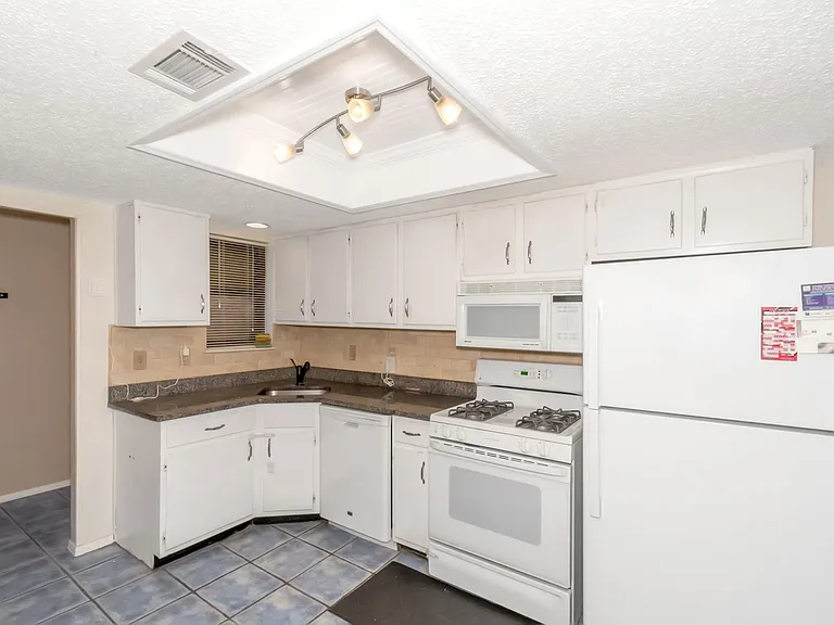 2106 Palmyra Dr SE — Photo 18