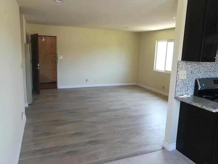 325 W Norwood Pl #C — Photo 2