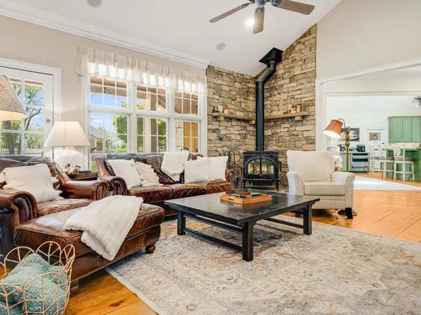 800 Cane Creek Rd, Fletcher, NC