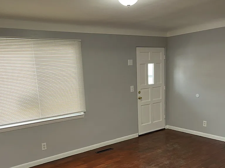 3317 Brandon St — Photo 2