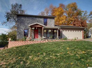 911 Ridgewood Dr, Quincy, IL 62301