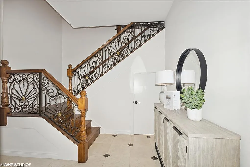3 bed, 3.5 bath, 3952 sqft, $20,000 — Photo 4