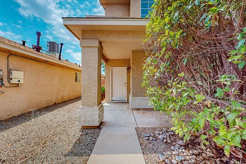 4 bed, 2.5 bath, 1975 sqft, $2,195 — Photo 2