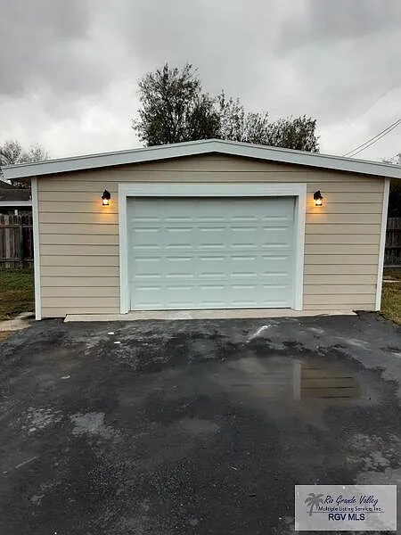 3 bed, 2.0 bath, 1352 sqft, $1,350 — Photo 3