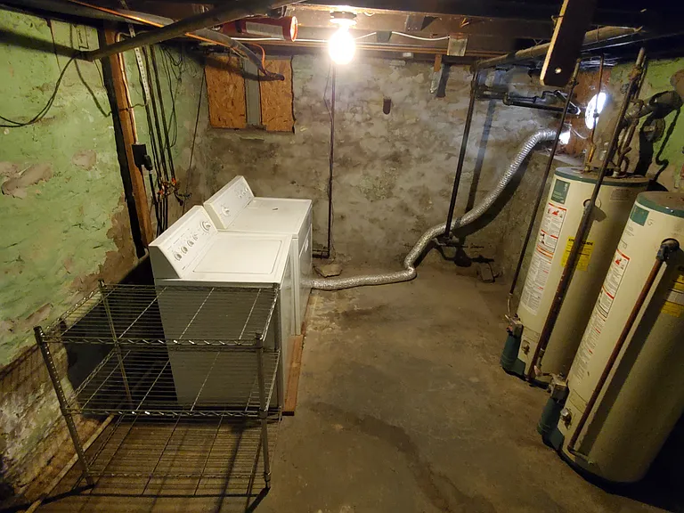 OLD PHOTO but gives you an idea of the space.