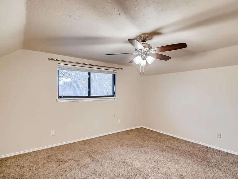 1724 Westridge Dr — Photo 17