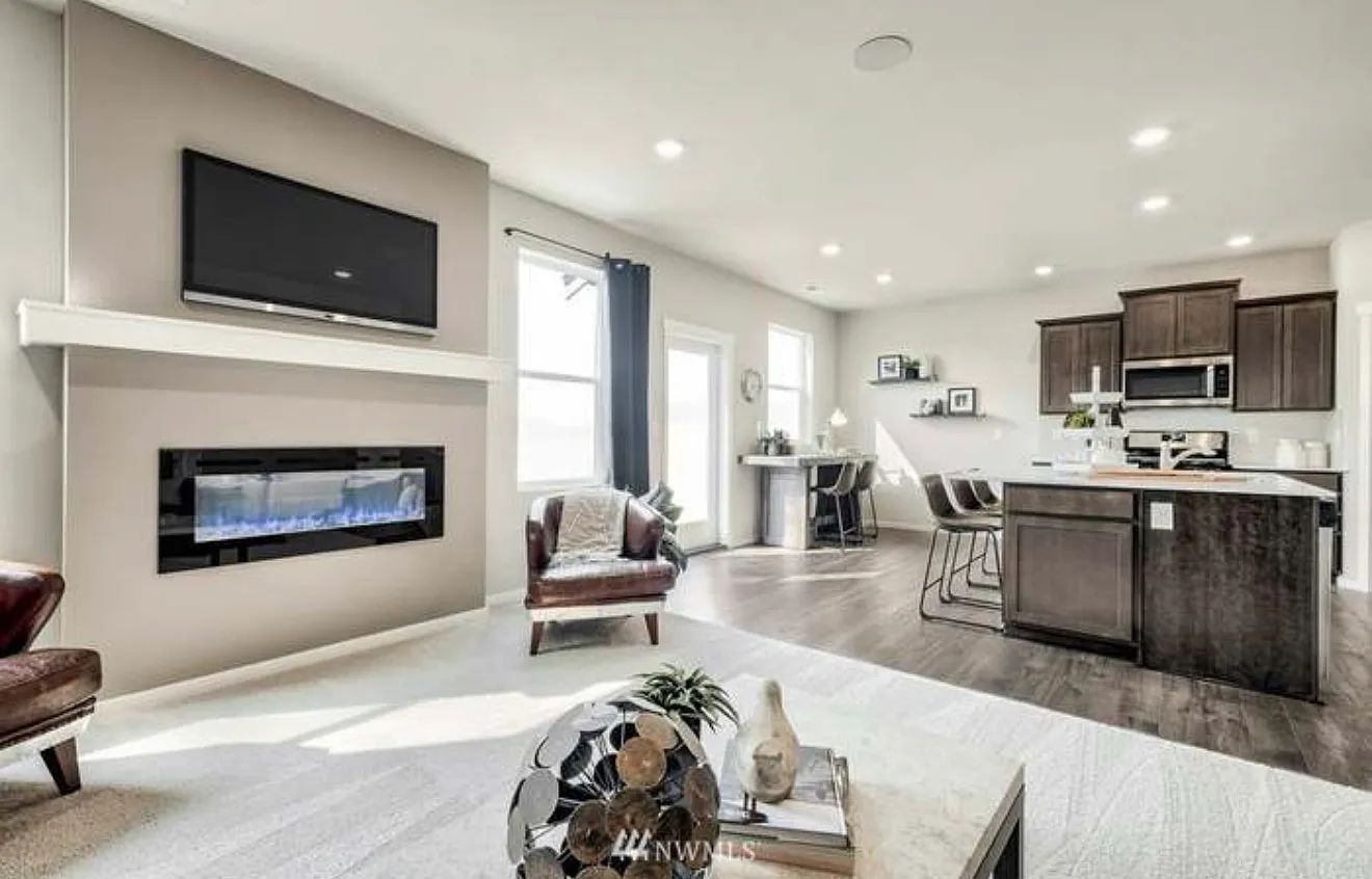4 bed, 2362 sqft, $3,350 — Photo 4