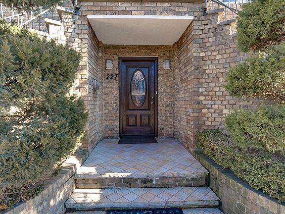 2nd image of 227 Kensington Ave