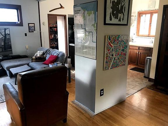 Open floor plan living room/kitchen