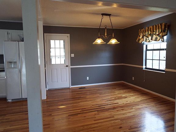 3rd image of 3197 Fairoaks Dr