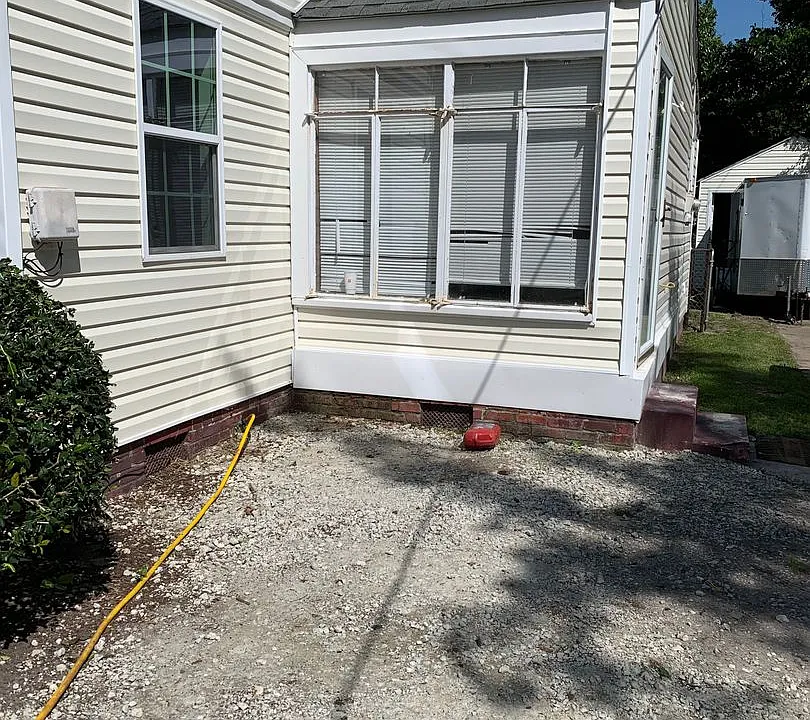 112 N Library St