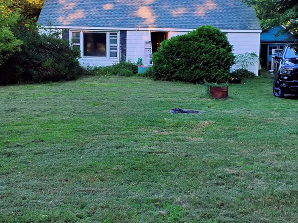 8711 Morris Rd, Goodells, MI 48027