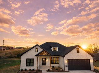 8 Cobble Hill Rd, Little Rock, AR 72211