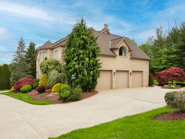 1512 Fox Chase Ln, Pittsburgh, PA 15241