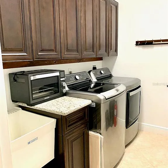 24312 Westgate Blvd — Photo 44