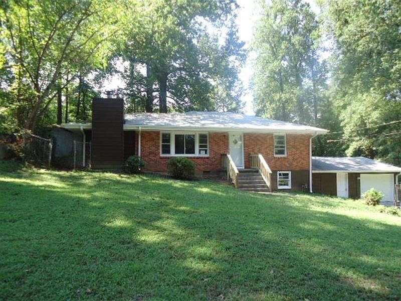 1st image of 390 Scott Dr SE
