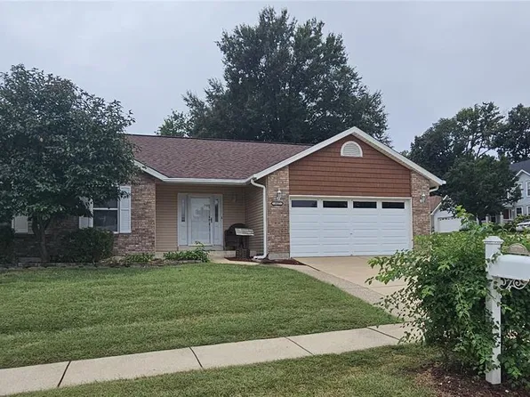 917 Burn Oak Dr, Saint Charles, MO 63303