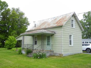 41 Willow St, Champlain, NY 12919